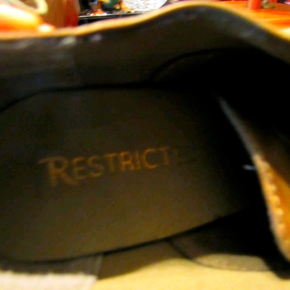 *SOLD* Leather Sage Green & Brown Spectator Heels - 7.5M - Picture 12 of 14